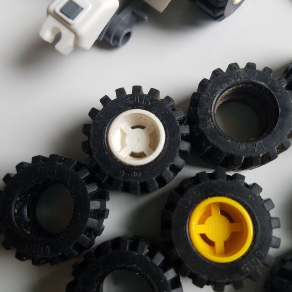 Lego Miscellaneous Tires - Picture 6 of 14